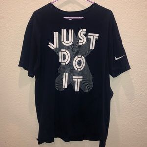 Gently used men’s Nike t-shirt
